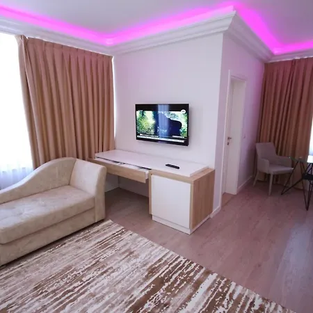Otel Eljos *
